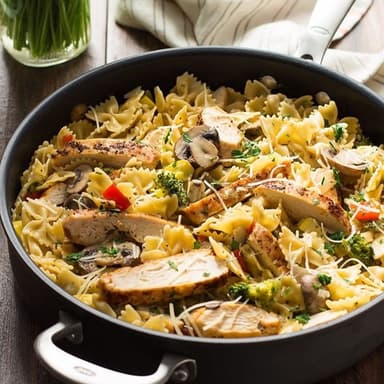 Chicken Alfredo Primavera image